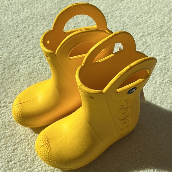 NWT! Crocs Kids Rainboot Yellow - Picture 1 of 4